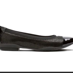 Clark’s Artisan “Neenah” brand flats